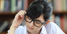 อย่าปล่อยให้ชีวิตติดกรอบ! 7 เรื่องช้ำๆ ที่สาวแว่นต้องเจอ! โดนเต็มๆ