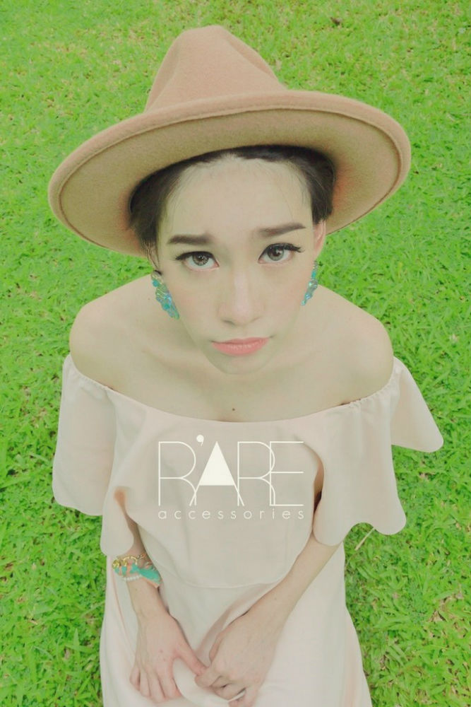 ขออนุญาตพี่ไอด้านะคะ :D เครดิต : www.facebook.com/Ida.Ida.Siriwut www.facebook.com/iamtshirtiam www.facebook.com/rareaccessories. IG : idasiriwut - 111044298