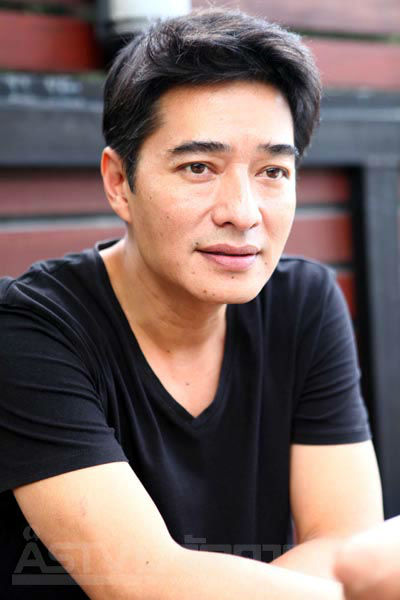 ดาราชายที่อายุ 40 