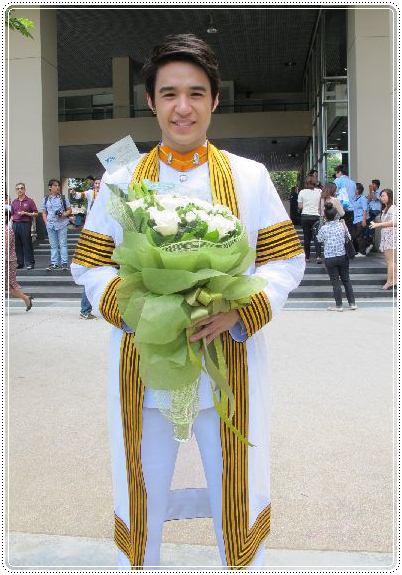 เด็กดีดอทคอม :: สุดยอดคนบันเทิง!! ทำงานหนัก แต่คว้าปริญญาได้สำเร็จ เด็กดีดอทคอม :: สุดยอดคนบันเทิง!! ทำงานหนัก แต่คว้าปริญญาได้สำเร็จ