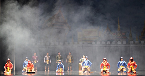 EXCLUSIVE! พาไปชมละครเวทีเทิดพระเกียรติสมเด็จพระนางเจ้าฯ พระบรมราชินีนาถ เนื่องในโอกาสมหามงคลเฉลิมพระชนมพรรษา 12 สิงหาคม 2559 EXCLUSIVE! พาไปชมละครเวทีเทิดพระเกียรติสมเด็จพระนางเจ้าฯ พระบรมราชินีนาถ เนื่องในโอกาสมหามงคลเฉลิมพระชนมพรรษา 12 สิงหาคม 2559