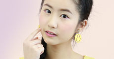 แต่งหน้าใสๆ ด้วยอายแชโดว์สีม่วง