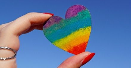 ผู้หญิงจีบผู้ชายก่อนไม่ใช่ปัญหา วิจัยยืนยันว่ายิ่งทำให้ความรักเวิร์ก!