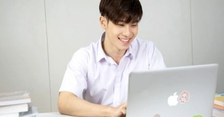 HOW TO เตรียมตัวสอบ "สัมภาษณ์ออนไลน์" ยังไงให้ถูกใจกรรมการ ผ่านฉลุย