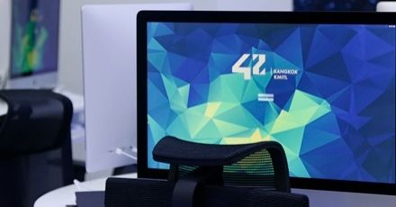 "42 Bangkok" รร.โปรแกรมเมอร์ระดับโลก เปิดสอนในไทยแล้วที่ สจล. ฉีกทุกกฎการเรียน! ไม่มีครู ไม่มีค่าเทอม แต่ห้องเรียนสุดไฮเทค!