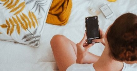 เป็นมั้ย? เหนื่อยแต่ไม่ไปนอน ขอเล่นมือถือก่อน แก้แค้นชีวิตที่ยุ่งมาทั้งวัน!!!