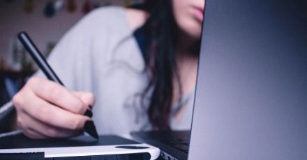 สงสัยมั้ย? ทำไมเป็นวัยรุ่น แต่ขี้ลืม? เผย 9 เหตุผล 5 วิธีรับมือ!