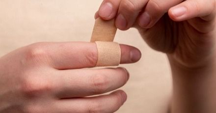 ทำไม!? กระดาษบาดถึงเจ็บกว่ามีดบาด (วิทยาศาสตร์มีคำตอบ)