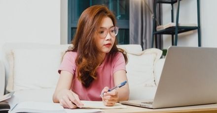 วิธีทำงานกลุ่มแบบ 'ทฤษฏีหมวก 6 ใบ' ถึงต้องเรียนออนไลน์ก็เวิร์ก!