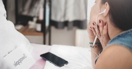 อธิบายให้ฟัง ทำไมรู้สึก "อกหักทิพย์" เมื่อฟัง "เพลงเศร้า"