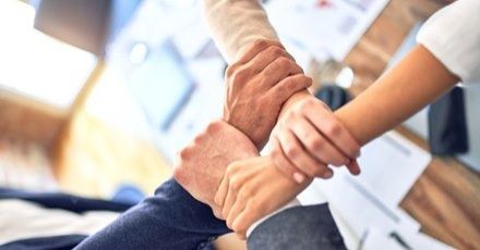 โลกนี้มันแคบ! ไม่ว่าใครก็รู้จักกันผ่าน 'ทฤษฎีหกช่วงคน' ได้