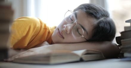 ไม่ได้ขี้เกียจ! งานวิจัยบอกว่าหลายคนเกิดมาเพื่อ 'นอนหลับ' 