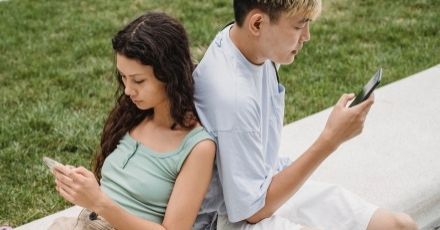 ส่องเองเจ็บเอง! เลิกส่องแฟนเก่าของแฟนใหม่พฤติกรรม Rebecca Syndrome