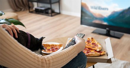 ‘กินไปด้วย ดูยูทูบไปด้วย’ ช่วงเวลาความสุขที่อาจส่งผลเสียต่อสุขภาพ!