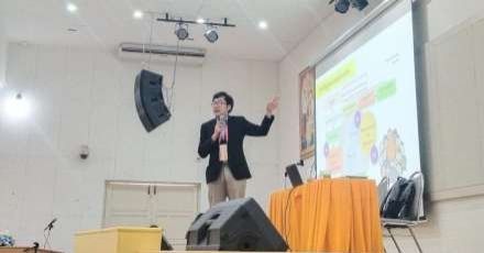 เมื่อแบบเรียนไทยเก่าเกินไป คุยกับอาจารย์ธนัชชนม์ ธนาธิปปริพัฒน์  นักวิชาการและนักเขียน