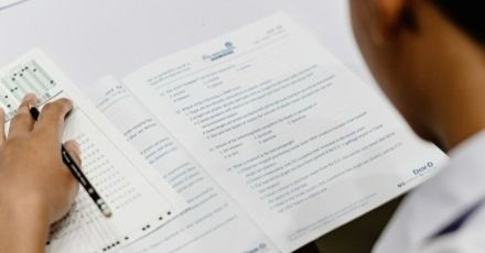 แชร์ 10 เทคนิคจากรุ่นพี่! ทำข้อสอบ "ภาษาอังกฤษ" A-Level ภายใน 90 นาที ให้ทัน+คะแนนพุ่ง