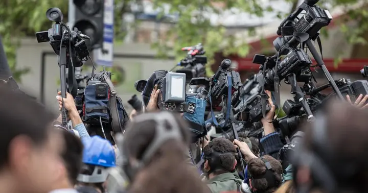 เรื่องนี้โรงเรียนไม่ได้สอน : เด็กนิเทศทำไมต้องเรียนวิชากฎหมายและจริยธรรมสื่อ? 