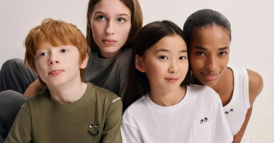 UNIQLO x ANYA HINDMARCH เสื้อยืดสุดขี้เล่นในธีม “T-SHIRT SHOP”