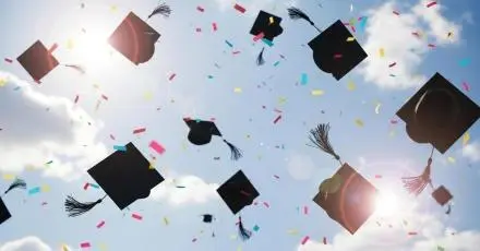 ยังไม่จบก็ต้องจ่าย! รวมค่าใช้จ่ายก่อนรับปริญญาที่เด็กปี 4 ควรรู้