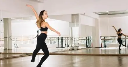 เด็กชอบเต้น ครีเอทท่า ทำโชว์! มีคณะเปิดสอนมั้ย สาขาไหนถึงจะเหมาะ?