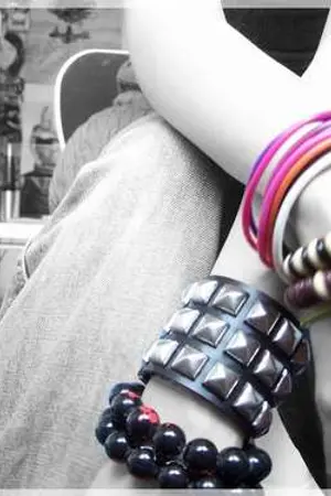 ปกนิยาย คนถูกทิ้งอย่างไร้ค่า