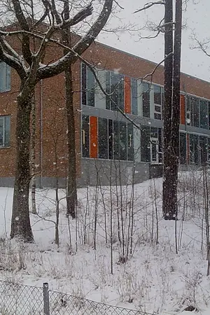 ปกนิยาย เขาถามว่าทำไมถึงไปสวีเดน