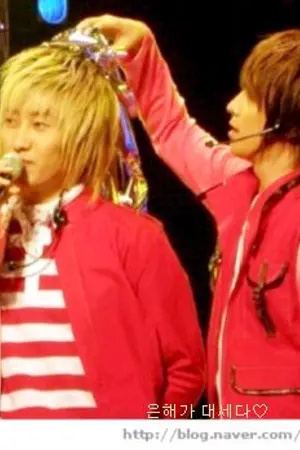 ปกนิยาย เมื่อไรท์เตอร์ร้องเพลง...