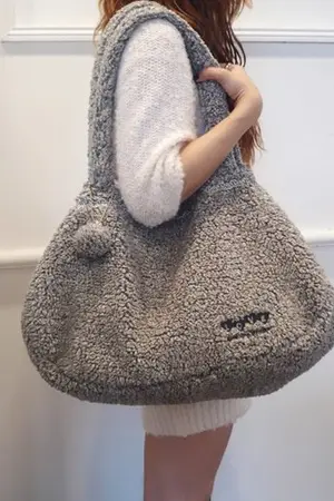 ปกนิยาย วันหยุดของวิทนี่บี