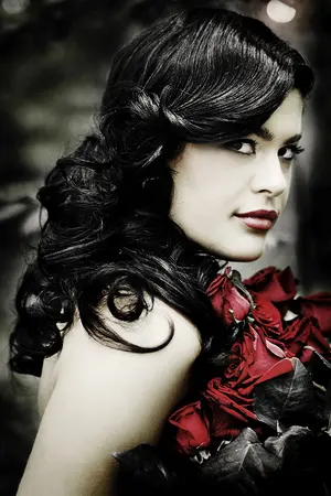 ปกนิยาย มงกุฎรักตำหนักขาว