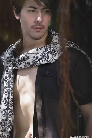 ปกนิยาย รอยรักในเงาใจ (ตีพิมพ์โดย Touch publishing)