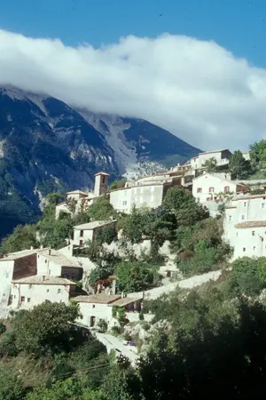 ปกนิยาย หมู่บ้านต่างๆ