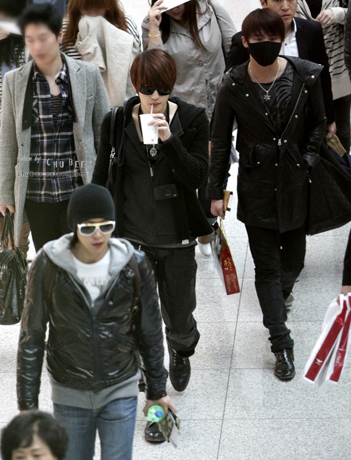 [ TVXQ ] 101030 JYJ at Airport ...รูปเยอะ | Dek-D.com