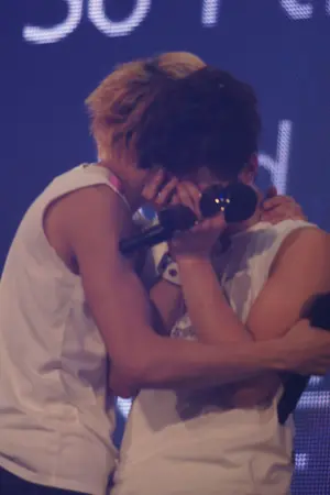 ปกนิยาย [Fic 2pm]  Bleeding Love  [Taec x Khun] (+Junho)