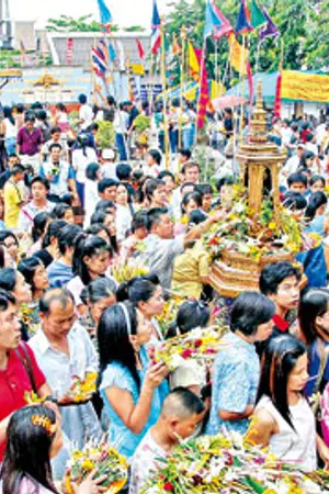 ปกนิยาย ประเพณีเข้าอินทขิล