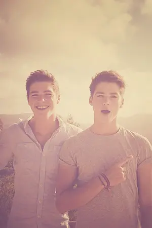 ปกนิยาย ::Twins Love:: รักเธอ...เป็นอีกเธอ !?