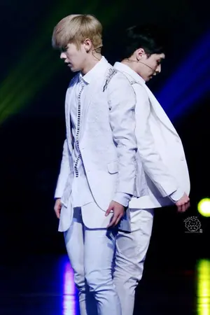 ปกนิยาย [Fic EXO] LuLay : DJ got me falling for him<3