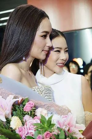 ปกนิยาย You are honey or poison [BeeCris]