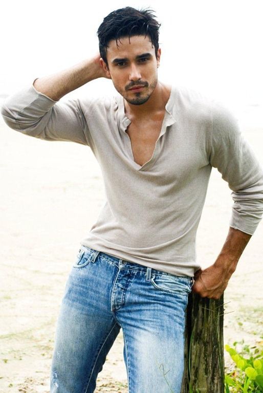 Malvino salvador фото. Бернардо веласко торс. Красивые мужчины. Лукас алвес. Бразильские мужчины.