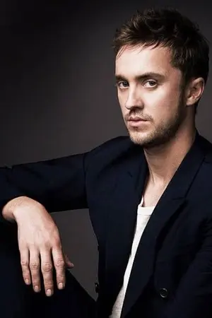 ปกนิยาย ใครว่าไม่รัก