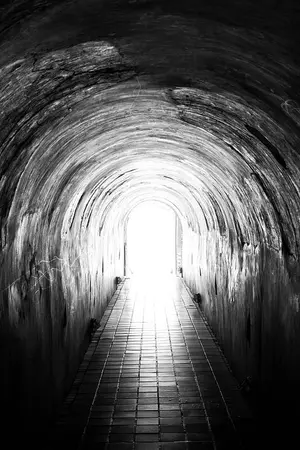 ปกนิยาย ลมหนาวที่ปลายอุโมง