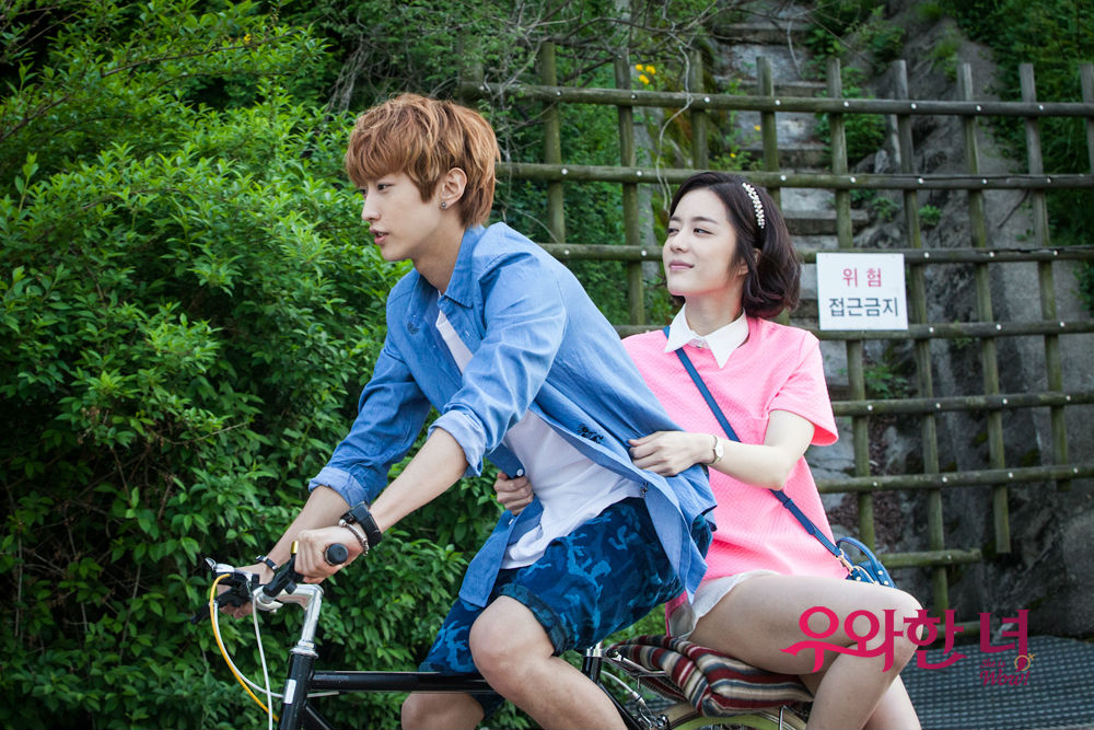 Lee Ah Rin รับบทเป็น Lee Ah Rin