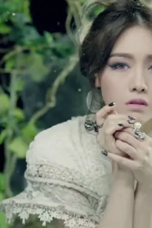 ปกนิยาย She's Kaihna ช่วยฉันทีไม่อยากเป็นนางร้าย