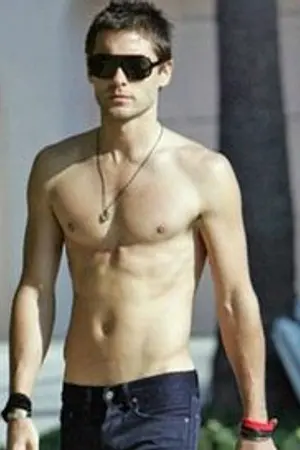 ปกนิยาย เอื้อมจันทร์