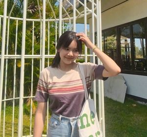 น้องใบตอง  หรือ Vvvvvvvvvyihfhjj