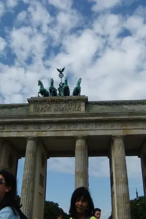 ปกนิยาย สพายกระเป๋าเป้เพียงใบเดียวเที่ยวรอบโลก