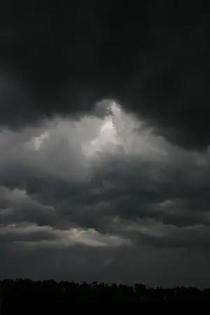 ปกนิยาย ฝนตกฟ้าเปลี่ยนสี