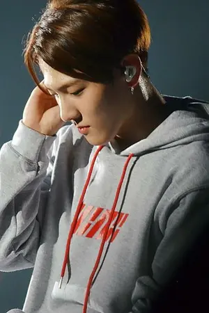 ปกนิยาย Earpiece - Jundong Ikon