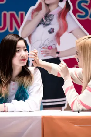 ปกนิยาย [ FIC TWICE ] Just like you girl  (SaiDa)