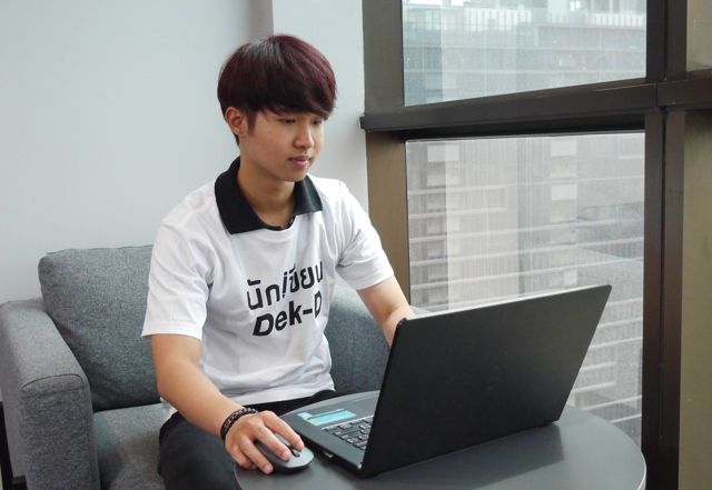 ปอปอบินตรงจากพังงามาให้สัมภาษณ์ถึงออฟฟิศ Dek-D กันเลย