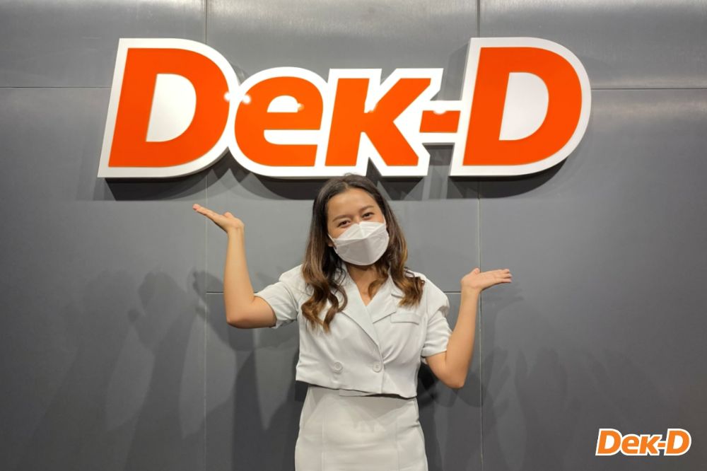 นักเขียนนามปากกา  Scince&nbsp; ขับรถมาไกลจากชลบุรีเพื่อแวะมาเยี่ยมชมออฟฟิศ Dek-D&nbsp; ด้วยเช่นกัน